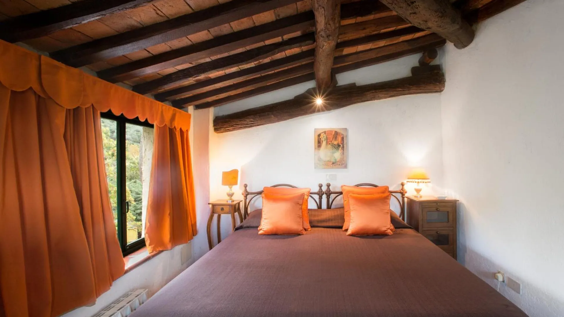 Casa Matilde Bed & Breakfast Mommio Italy